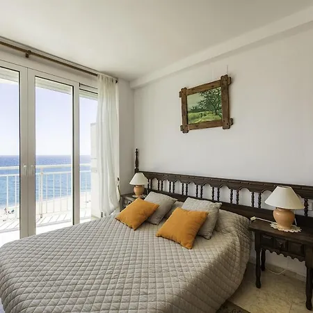 With Sea Views In Apartamento Platja d'Aro