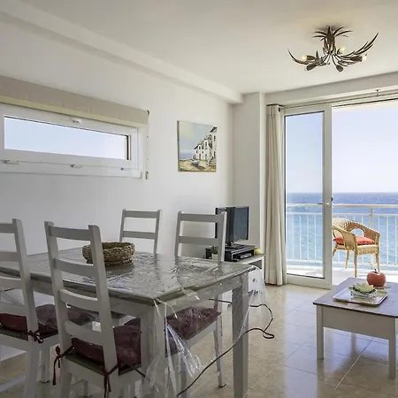 Apartamento With Sea Views In *